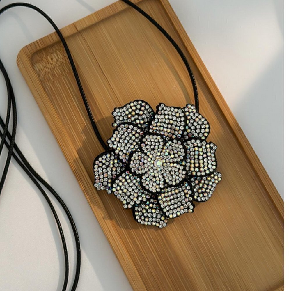 Floral Rhinestone wrap Necklace - Picture 3 of 5